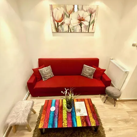 Modern Old Town Central Apartment